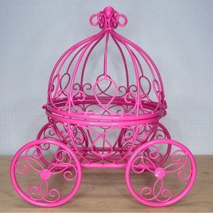 Decorative Hot Pink Metal Cinderella Carriage for Sweet 16, Party Centerpiece